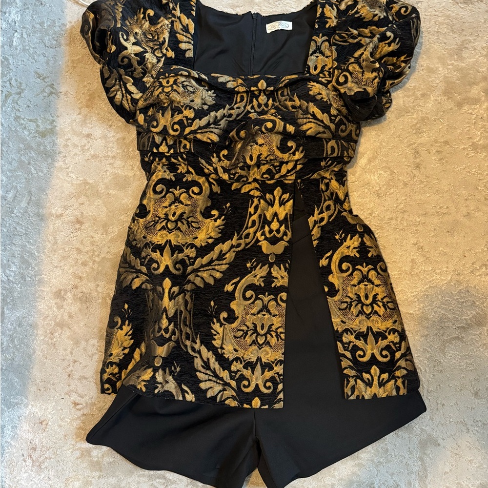 Two piece set - Picture 2 of 5